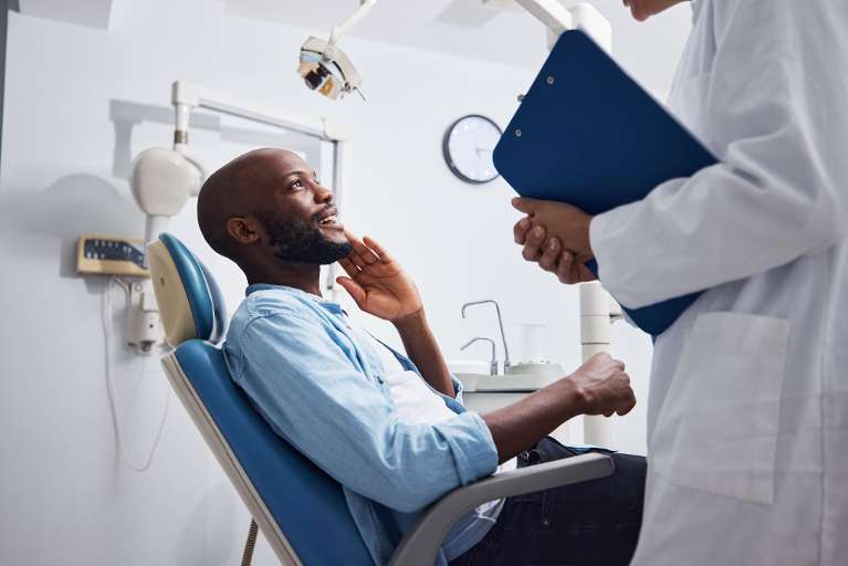 A patient telling the dentist about his dental pain